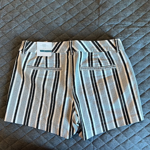 🆕 Ladies Old Navy Pixie Mid-Rise Shorts 💗 Size 6 - Picture 4 of 4